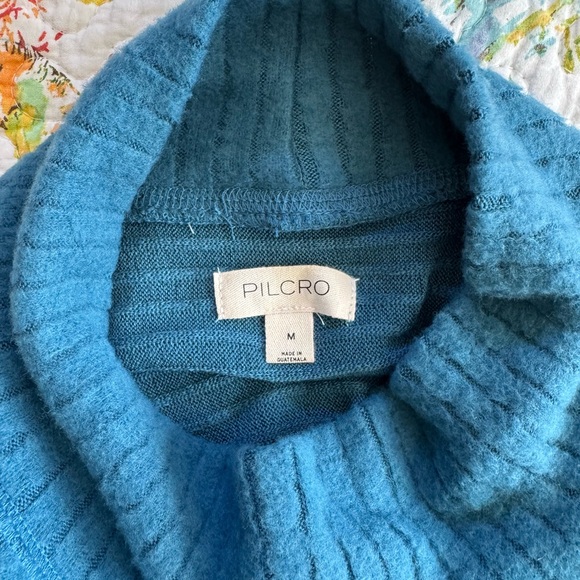 Anthropologie Pilcro Sweater - worn once ! Slouchy cropped and cozy. Size M - Picture 4 of 7